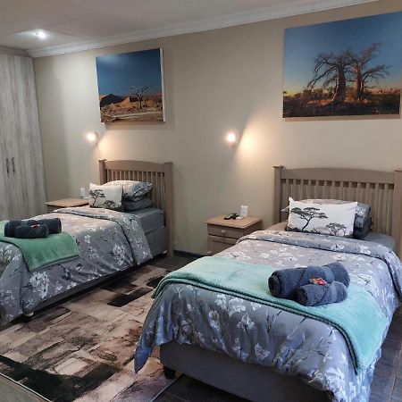 Wisteria Lane Guesthouse Postmasburg エクステリア 写真
