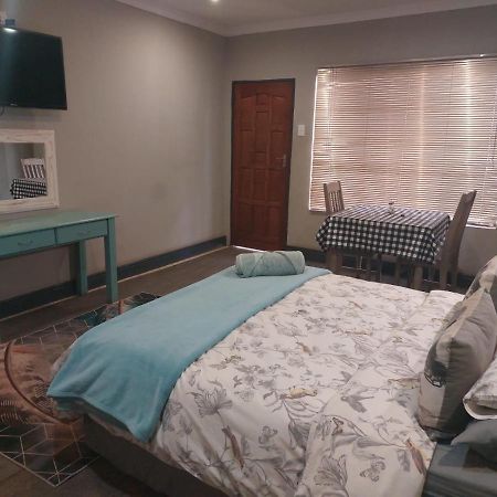 Wisteria Lane Guesthouse Postmasburg エクステリア 写真