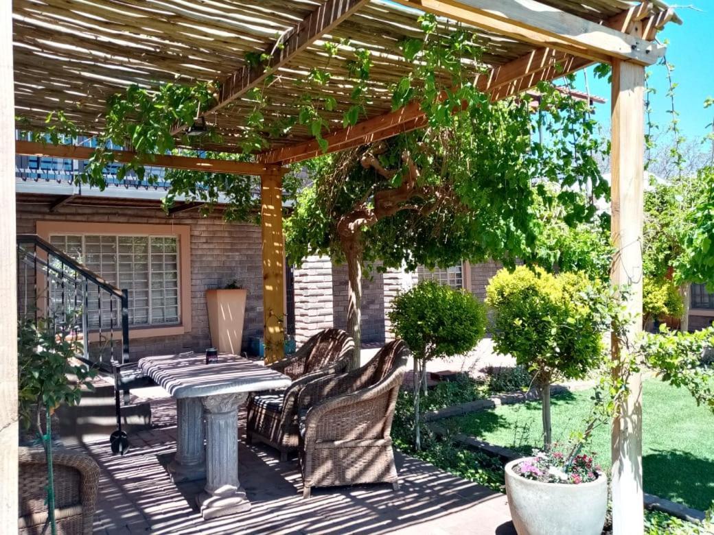 Wisteria Lane Guesthouse Postmasburg エクステリア 写真