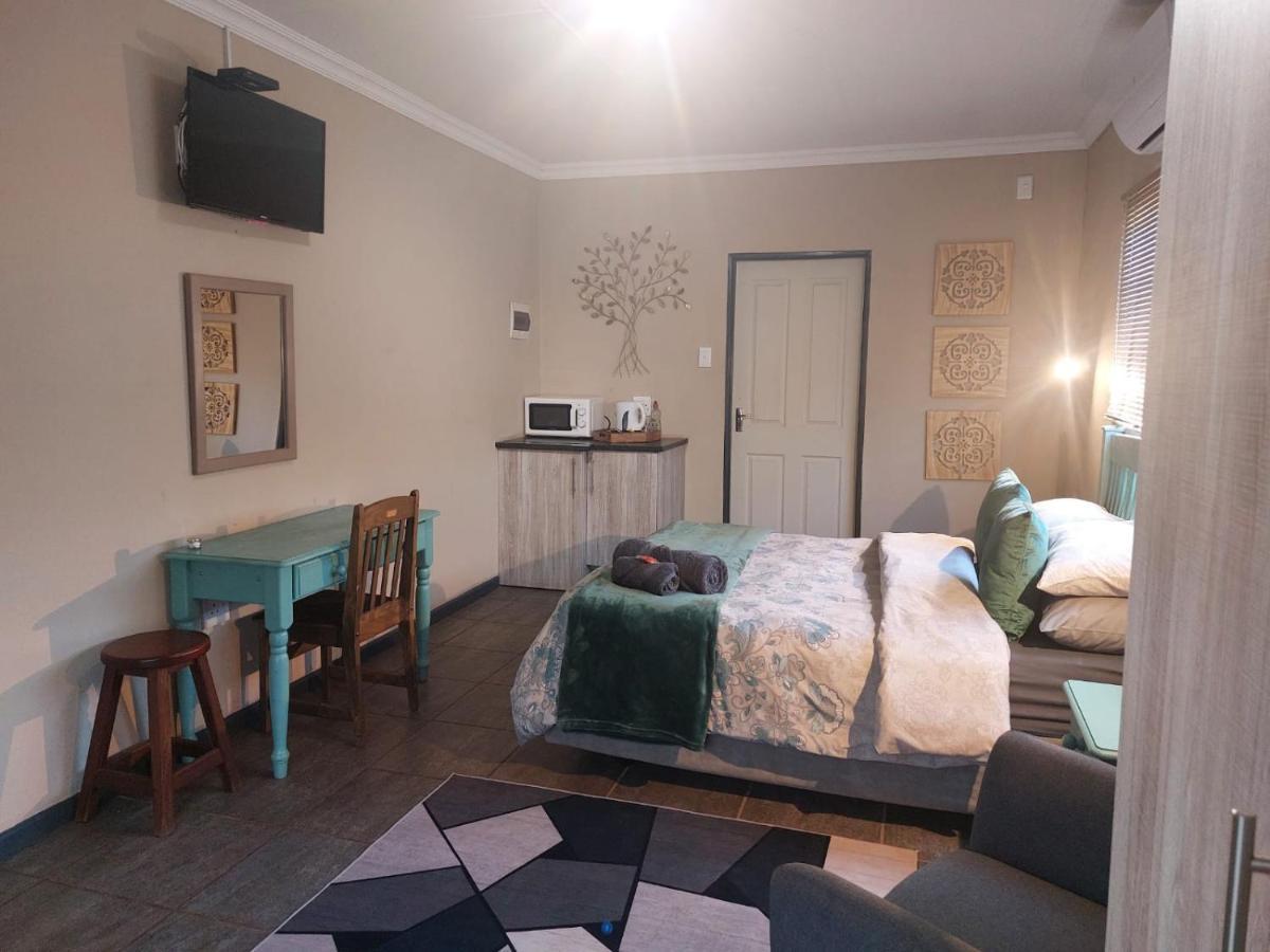 Wisteria Lane Guesthouse Postmasburg エクステリア 写真
