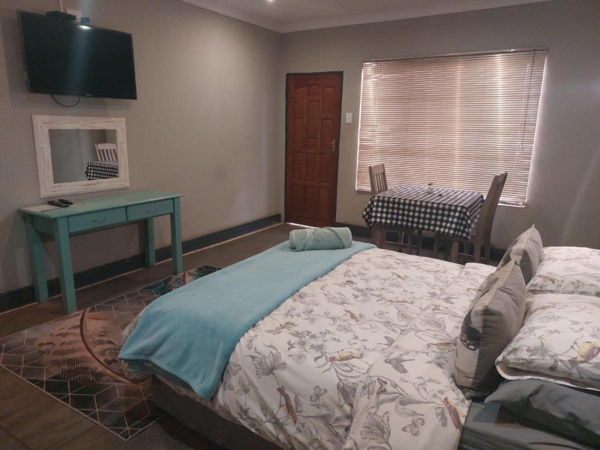 Wisteria Lane Guesthouse Postmasburg エクステリア 写真