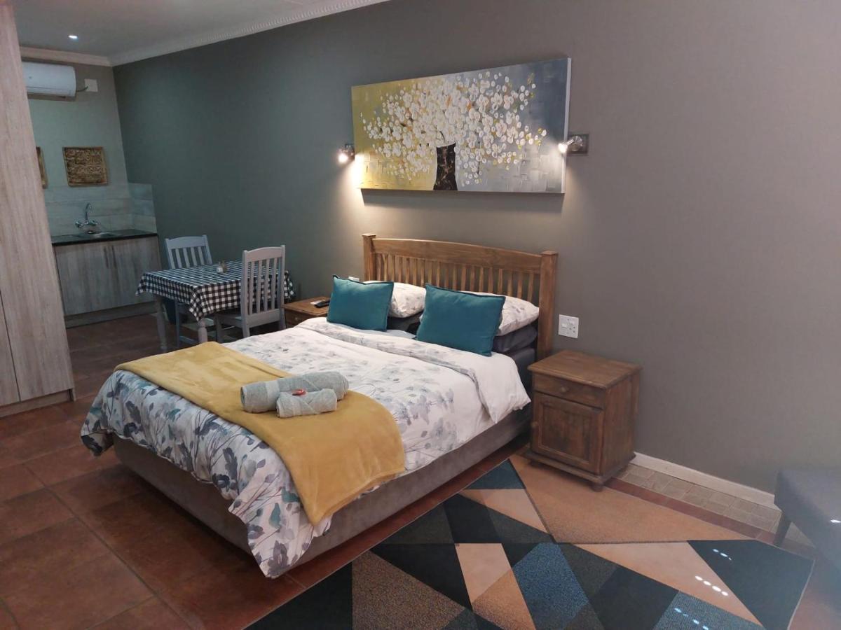 Wisteria Lane Guesthouse Postmasburg エクステリア 写真