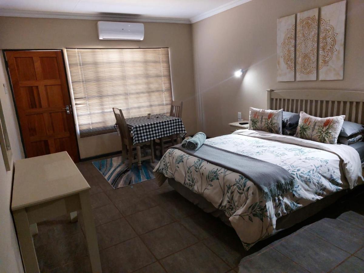 Wisteria Lane Guesthouse Postmasburg エクステリア 写真